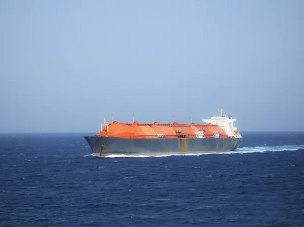 LNG-tankers schip op open ruwe zee — Stockfoto