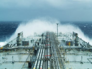 Açık kaba deniz gemide petrol tankeri