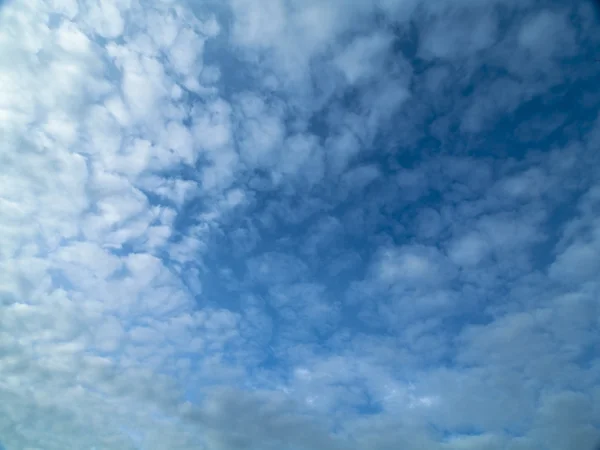 Felhők és kék ég — Stock Fotó