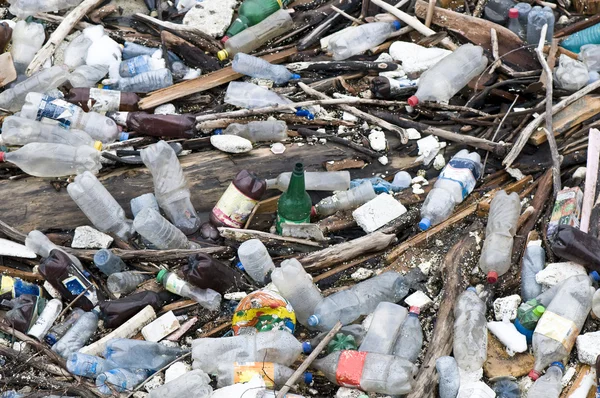 Garbage in river, pollution — Stock Photo, Image