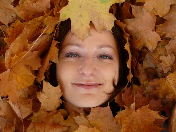 Woman face in leaves — Stock Photo, Image
