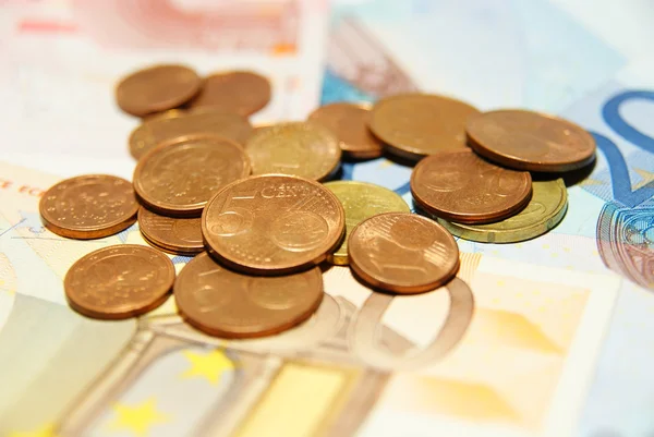 Euro cents on cash — Stock Photo, Image