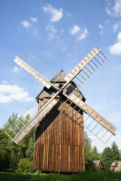 Sehr alte Windmühle — Stockfoto