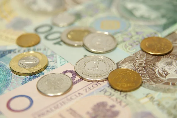 Zloty-Münzen auf Banknoten — Stockfoto
