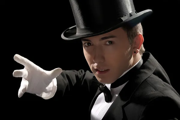 Jeune magicien avec chapeau haut — Photo