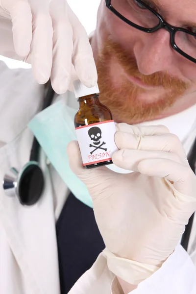 Γιατρός με μπουκάλι δηλητήριο — Φωτογραφία Αρχείου