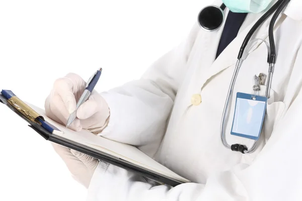 Läkare som innehar en mapp med information — Stockfoto