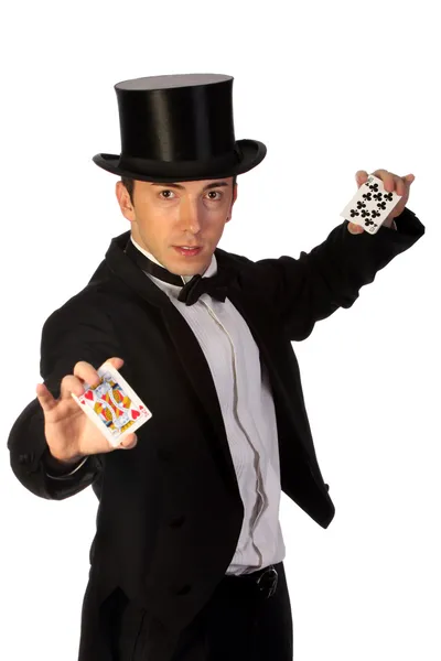 Junger Zauberer tritt mit Karten auf — Stockfoto