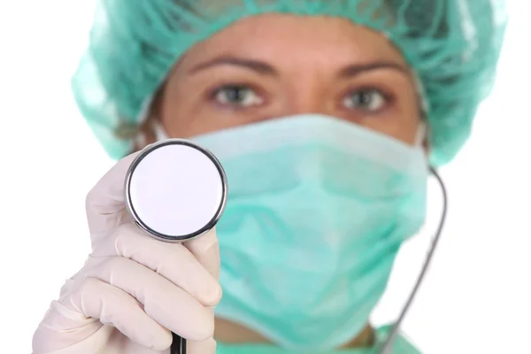 Медицинский работник со стетоскопом — стоковое фото