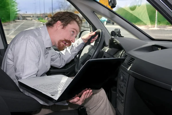Driver usando laptop GPS — Fotografia de Stock