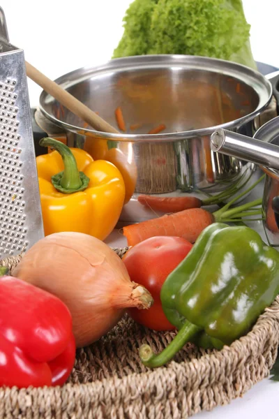 Przygotowując obiad i warzywa — Zdjęcie stockowe