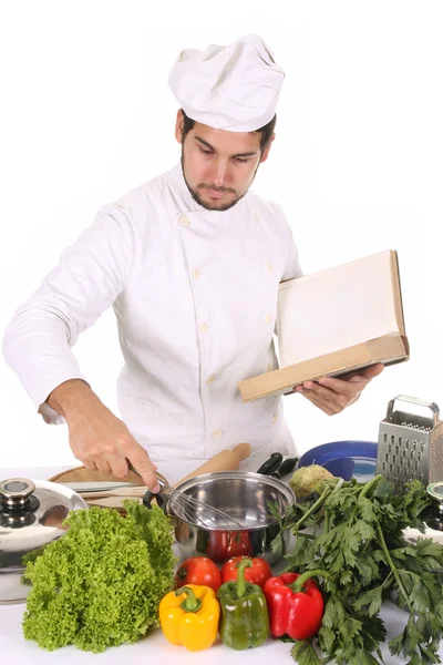 Jovem chef preparando almoço — Fotografia de Stock