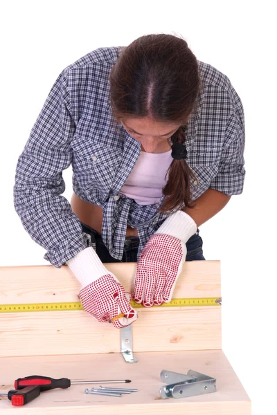 Mujer carpintero en el trabajo — Foto de Stock