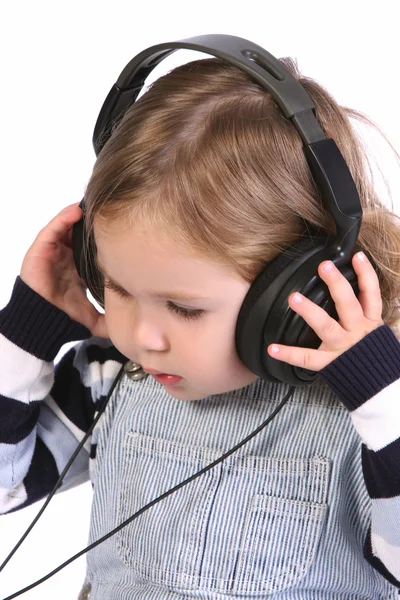 小女孩在听音乐 — 图库照片