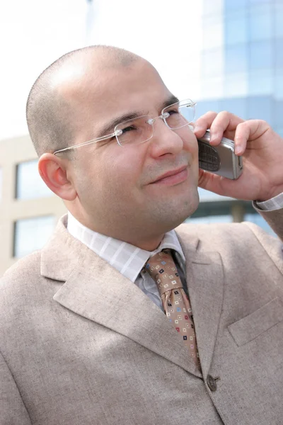 Homme d'affaires avec téléphone portable — Photo