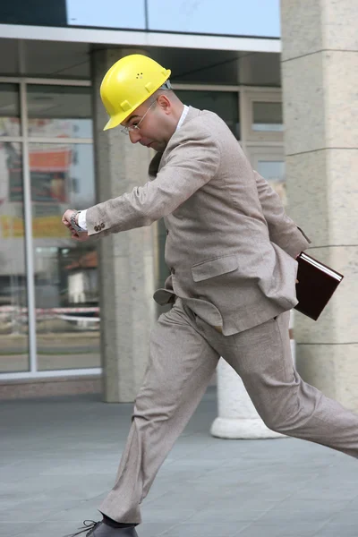 Un hombre de negocios pánico corriendo —  Fotos de Stock