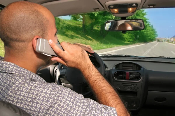 Driver and mobil phone — Stock Photo, Image