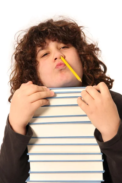 Мальчик с карандашом и книгами — стоковое фото