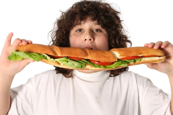 Pojken äta stora smörgås — Stockfoto