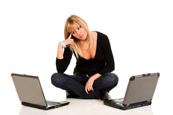 Vrouw met-laptops — Stockfoto