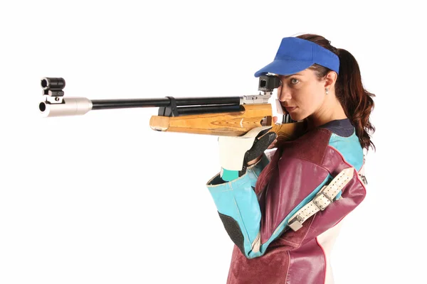 Kvinna syftar en pneumatisk luftgevär — Stockfoto
