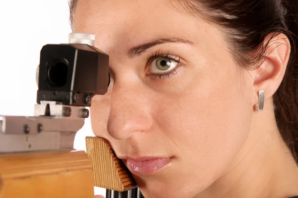 Žena zaměřené pneumatické vzduchové pušky — Stock fotografie