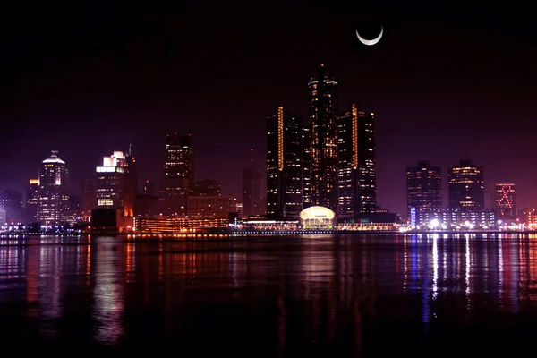 デトロイト、夜と月 — ストック写真