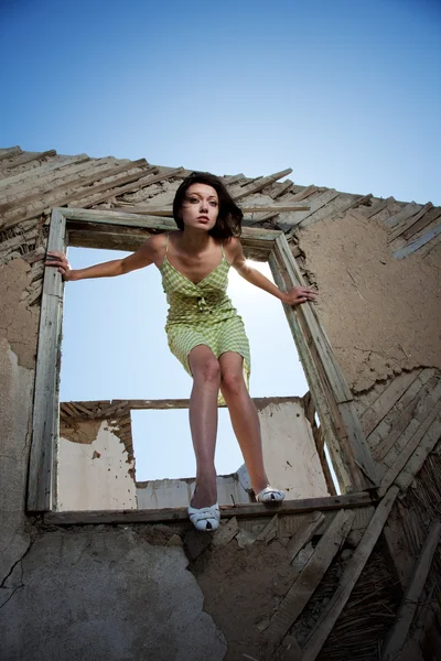 Atlamak isteyen kız — Stok fotoğraf