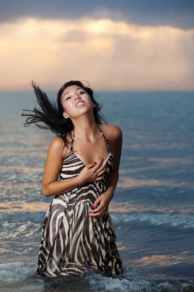 Asian beauty on the beach — Stock Photo, Image