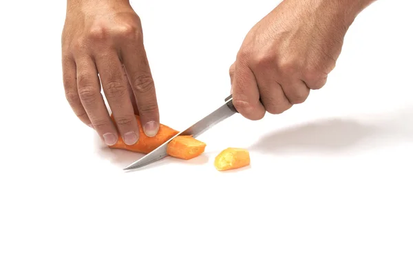 Cortar una zanahoria — Foto de Stock
