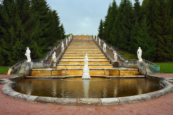 Peterhof fontanna złote góry — Zdjęcie stockowe