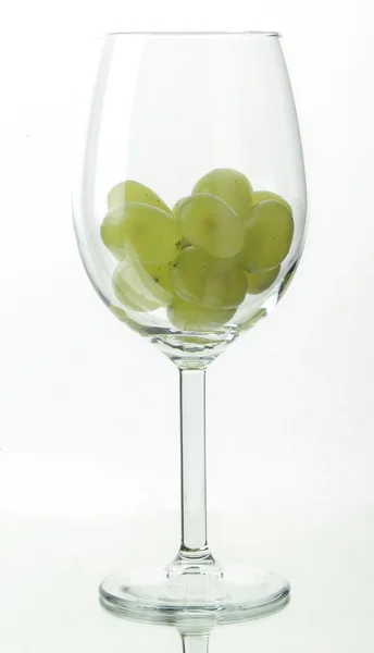 Uva nel bicchiere da vino — Foto Stock
