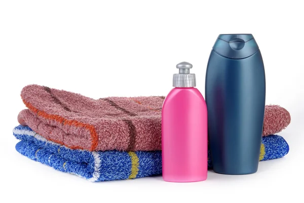Due asciugamani e due bottiglie — Foto Stock