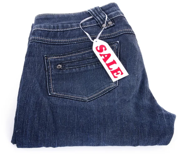 Распродажа синих джинсов — стоковое фото