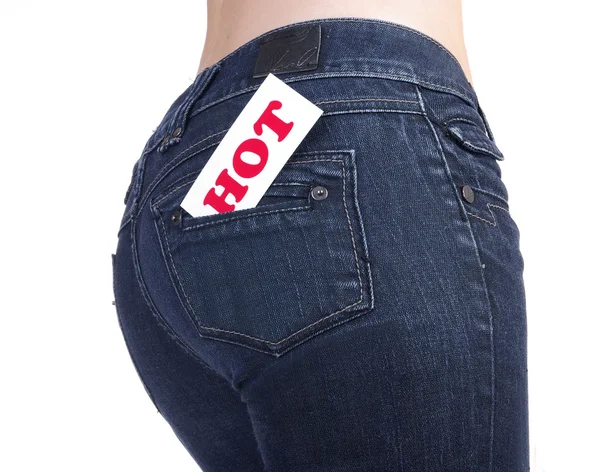 Kot pantolon cebinde etiketli sıcak — Stok fotoğraf