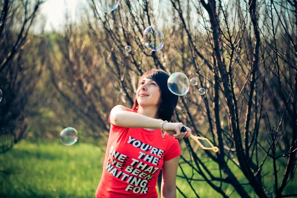 Blowing bubbles kız portresi — Stok fotoğraf