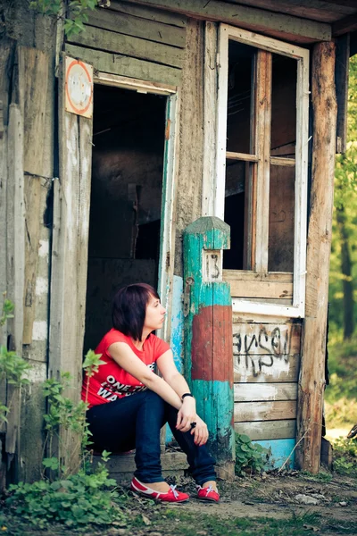 Osamělá žena, venkovní portrét — Stock fotografie