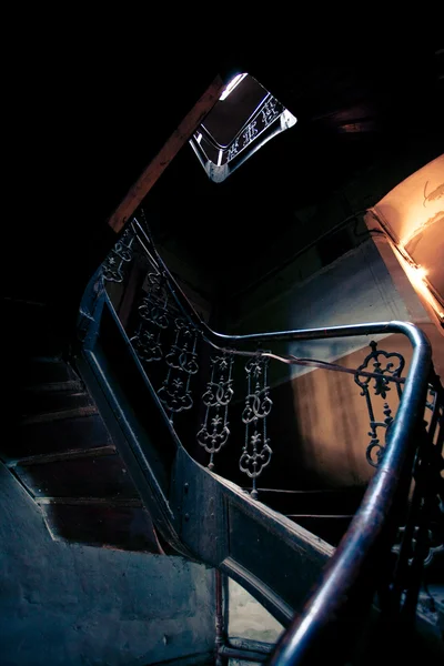 Très vieil escalier en colimaçon — Photo