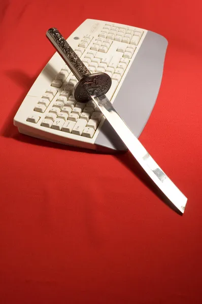 武士刀和键盘 — 图库照片