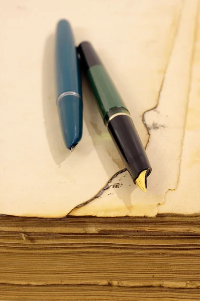 Boeken en pennen — Stockfoto