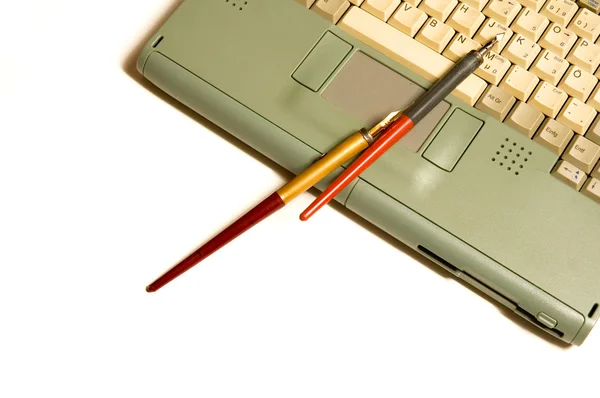 Laptop, caneta — Fotografia de Stock