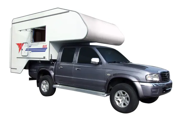 Pickup lastbil med campingvagn — Stockfoto