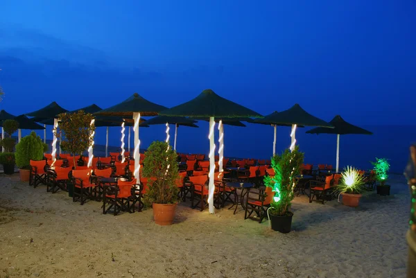 Crepúsculo en la cafetería de playa — Foto de Stock