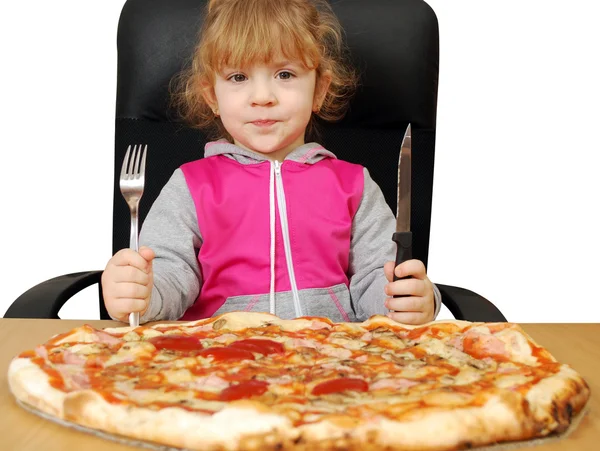 Kleines Mädchen mit Pizza — Stockfoto