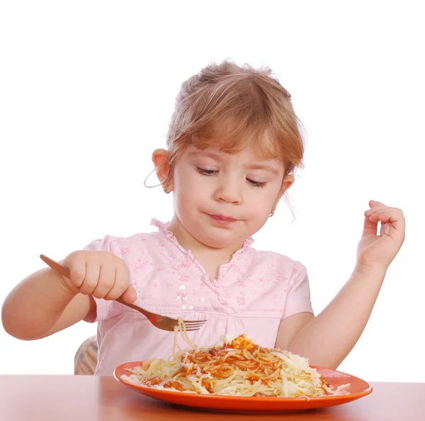 Holčička jí špagety — Stock fotografie