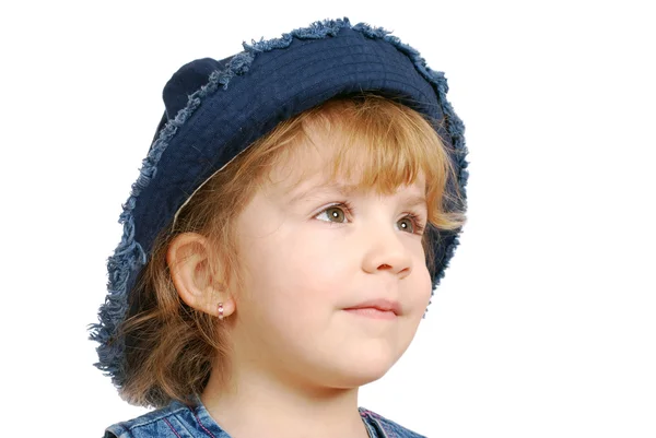 Küçük kız kot şapka ile — Stok fotoğraf