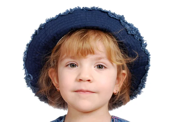 ブルー ジーンズの帽子と小さな女の子 — ストック写真