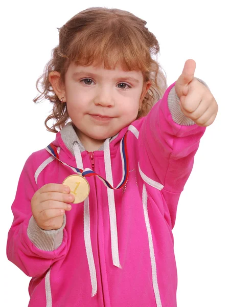 Маленька дівчинка з золотою медаллю і великим пальцем — стокове фото