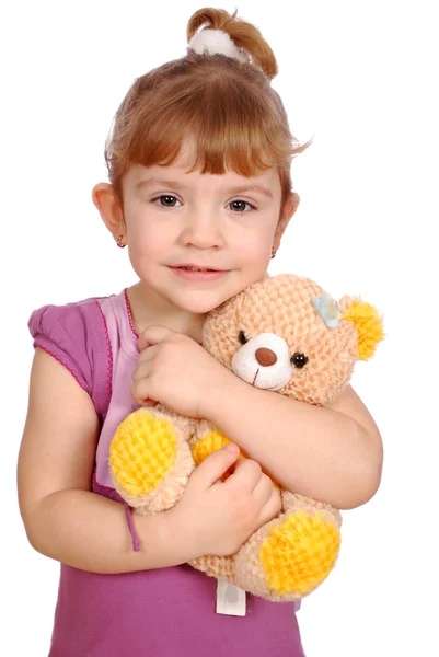 Маленькая девочка с игрушкой плюшевого мишки — стоковое фото