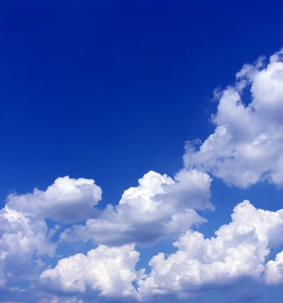 Cielo azul nublado —  Fotos de Stock